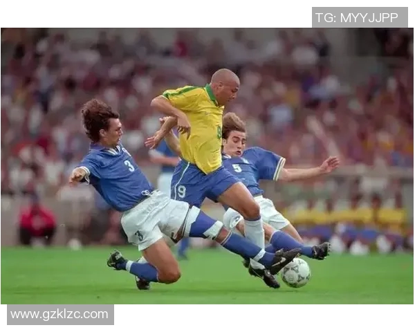 南美洲十大足球巨星盘点 他们的辉煌成就与历史地位