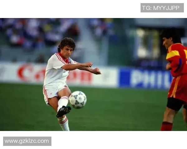 传奇足球巨星退役之际的最后合照见证荣耀与告别的时刻